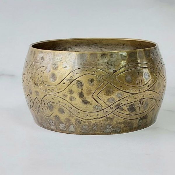 Hammered Arabic vintage wide bracelet (brass)